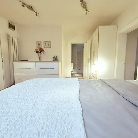 Апартаменты Apartma Drustvena Free Private Parking